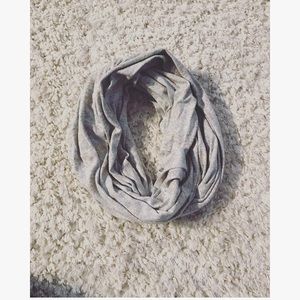 Infinity scarf (light grey and gold)